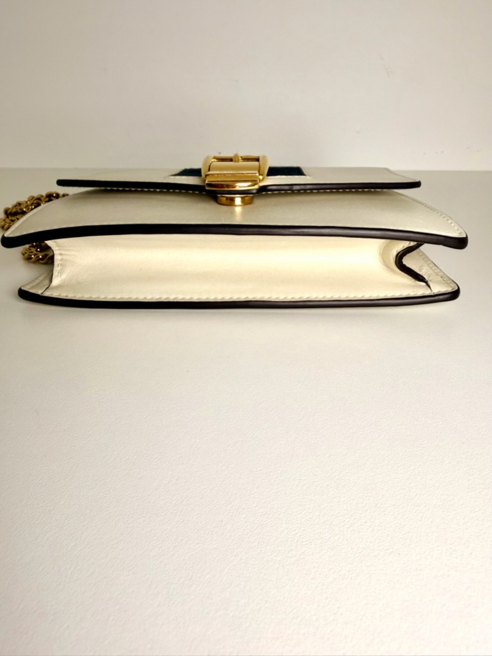 Gucci Sylvie Mini WOC detachable Crossbody chain LIKE NEW - Picture 7 of 11